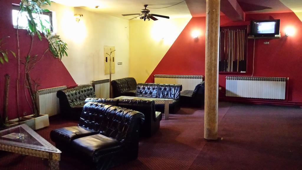 Guest House Gaja Нови Сад Екстериор снимка